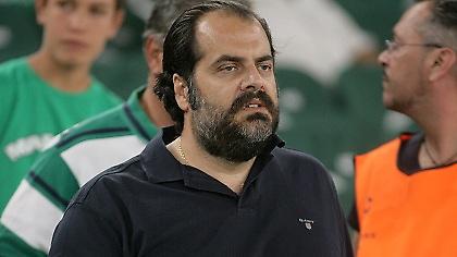 Τα βροντάει και ο Πατέρας!