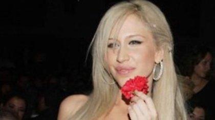 Η Πετρούλα από σήμερα ...στα περίπτερα!