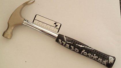 Ξεχρέωσε ένα κλεμμένο σφυρί τριάντα χρόνια μετά!