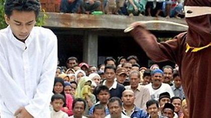 Μαστιγώθηκε δημόσια λόγω... αλκοόλ