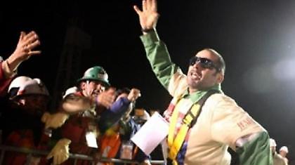 Τρελαμένοι από τη δημοσιότητα οι μεταλλωρύχοι!