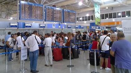 Καθηλωμένα τα αεροσκάφη Τετάρτη και Πέμπτη