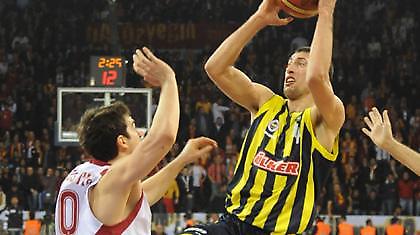 Ήττα στο ντέρμπι για «Φενέρ», συντριβή για Μπεσίκτας