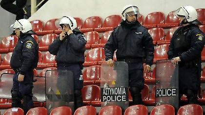 Συλλήψεις, «όπλα» και ένας... όμηρος