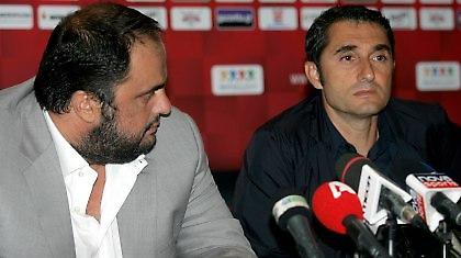 Σε πρώτο πλάνο αμυντικό χαφ