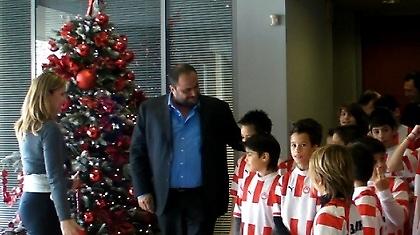 Προεδρία και... κάλαντα! (video)