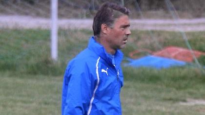 Τον ρίχνει στη μάχη