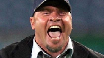 Παθιασμένος, αυθόρμητος και... καπελάκιας (video)