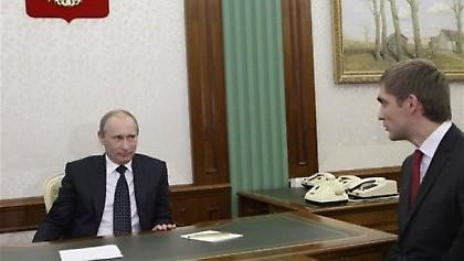 Στο πλευρό του Πετρόφ ο Πούτιν