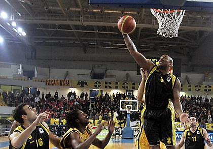 Ο Τάκερ δούλευε... ρολόι