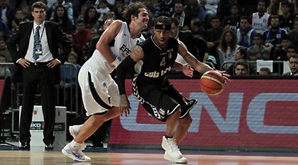 Πήρε το ντέρμπι η Εφές, πρώτη η «Φενέρ»