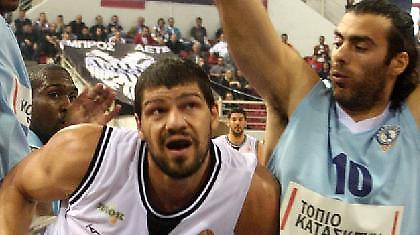 Στη σκιά του ντέρμπι