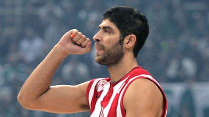 O Βασιλόπουλος τραγουδά «είσαι στο μυαλό…» (video)