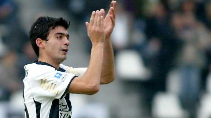 Ένας μέσα, ένας έξω