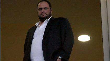 Δηλαδή, αν κάνει, θα του βάλουμε χέρι;