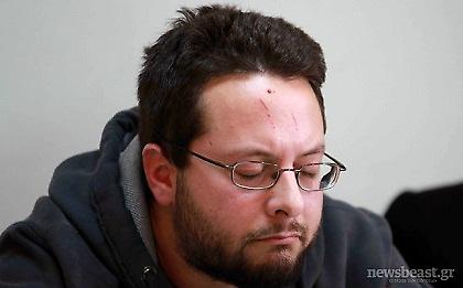 «Μου έβγαλαν τα ρούχα και με χτυπούσαν κουκουλοφόροι αστυνομικοί»