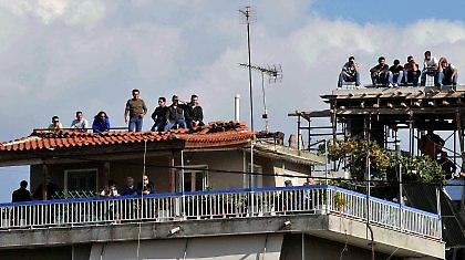 Απ’ το σπίτι δεν θα βγω…