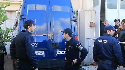 Οι 9 ζητούν να μην κρατούνται οι ταυτότητες στον Κορυδαλλό