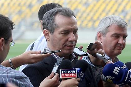 Ξυπνούν μόνο με αποδοκιμασίες. Ειδάλλως...