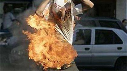 Αυτοπυρπολήθηκε έξω από το κοινοβούλιο