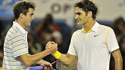 Νίκη με ιδρώτα για Φέντερερ