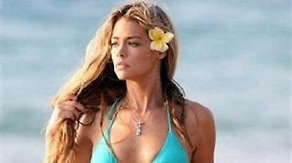 H Denise Richards μιλάει για τον Charlie Sheen