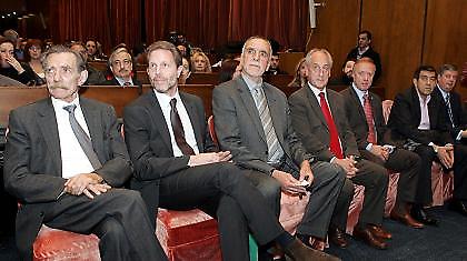 «Διαλύουν τον ελληνικό αθλητισμό»