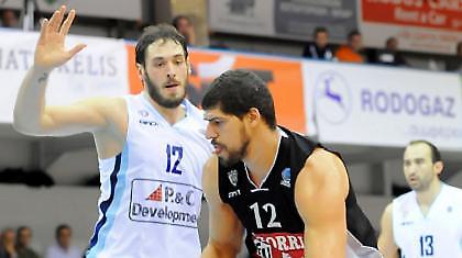 «Ανακωχή» με Λάζαρο