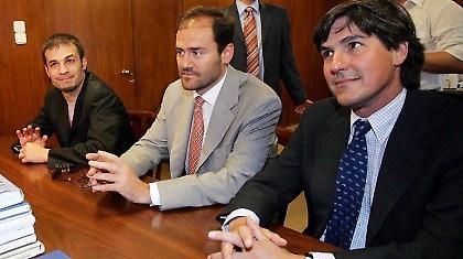 Στο κενό οι ερωτήσεις Ντέμη!