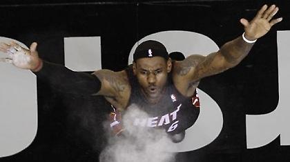 Δέκα μοναδικά κλικ για τον ΛεΜπρον...