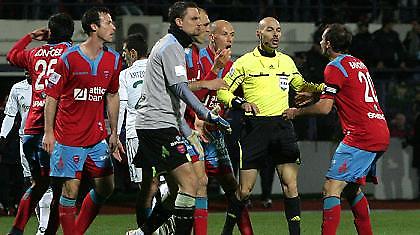 «Πυρ και μανία» με τη διαιτησία!