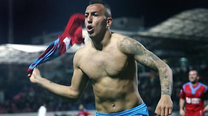 Βλέπει Κάκο και Τζόρβα και του…