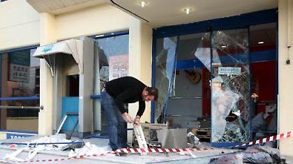 Φορτηγό σε τράπεζα!