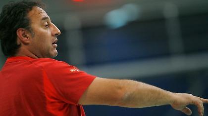 Πάτερος: «Αυτά τα… αρκούδια χορεύουνε 14 μήνες νηστικά»!