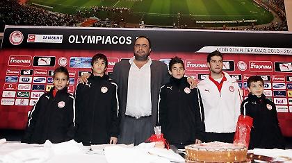 Η κοπή της ερυθρόλευκης πίτας (photos)