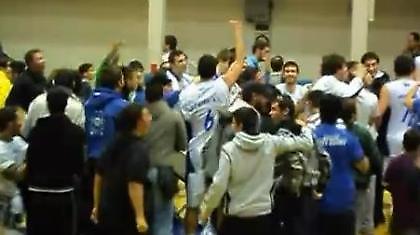 Άραγε πόσοι μπορούν να βάλουν τέτοιο τρίποντο; (video)