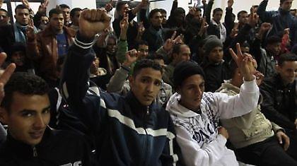 Ξεκινά η μετεγκατάσταση των μεταναστών