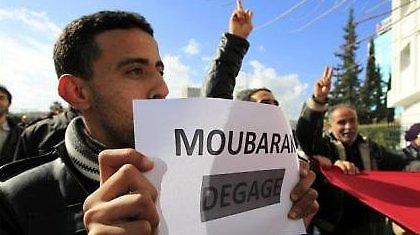 Μαζί με τους διαδηλωτές οι στρατιώτες