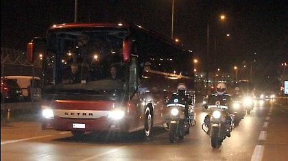 Παρατεταγμένες κλούβες στην Τούμπα