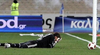 Τραυματισμένος δέχθηκε το γκολ ο Καρνέζης!