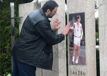 Συγκίνηση στην προβολή του «Once Brothers» (video)