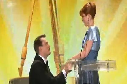 Πρόταση γάμου από μία νικήτρια της ζωής (video)