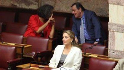 Μόνη κι όμορφη στο... ασανσέρ