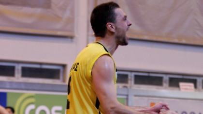 Εκτός ο Καρύδας