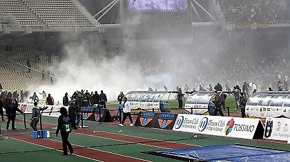 Απολογείται και περιμένει...