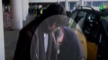 Ξεβρακώθηκε (κυριολεκτικά) για τον Μέσι! (video)