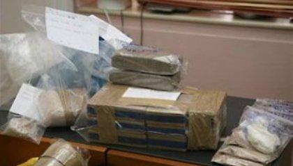 Γέννησε «αυγό»… ηρωίνης παρουσία του 2χρονου γιου της!