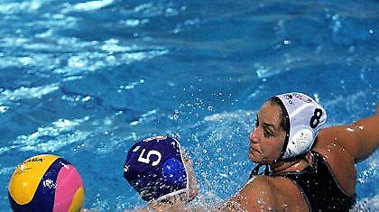 Με το βλέμμα στην τετράδα