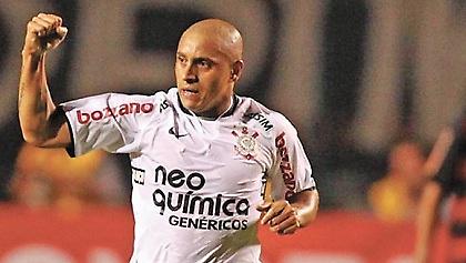 Φεύγει από την Κορίνθιανς ο Ρομπέρτο Κάρλος