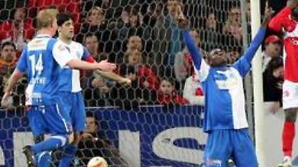 Δεν το εγκαταλείπει